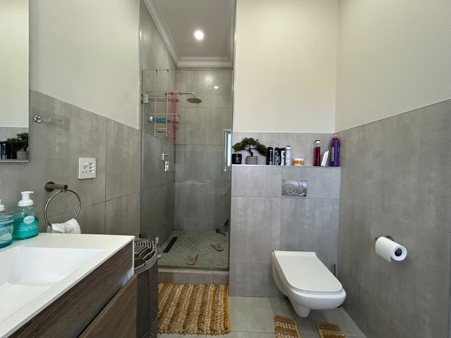 To Let 4 Bedroom Property for Rent in Sandown Western Cape